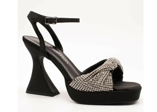 Noa Harmon 009212 / NEGRO