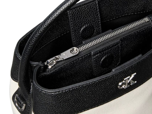 Calvin Klein Canvas Bucket / BLANCO