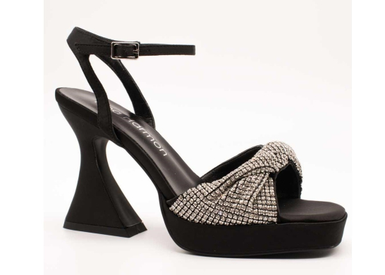 Noa Harmon 009212 / NEGRO