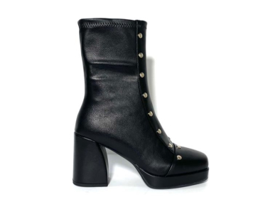 Noa Harmon 009138 / NEGRO