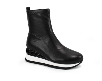 Noa Harmon Goya / NEGRO