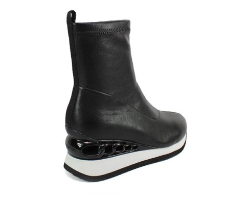 Noa Harmon Goya / NEGRO