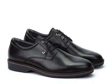 DES CHAUSSURES