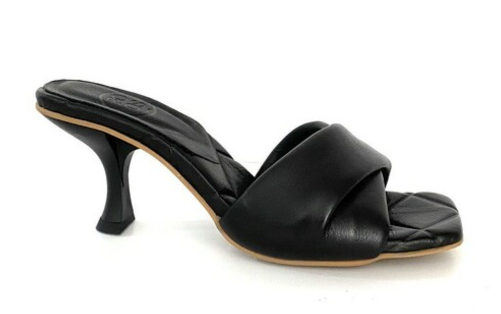 Sandalias negras de tacón