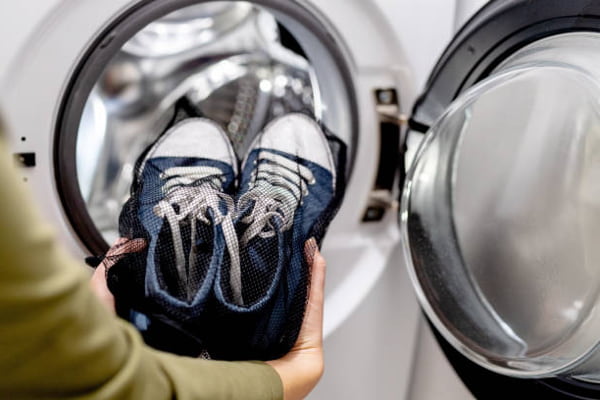 Lavado de zapatillas en la lavadora