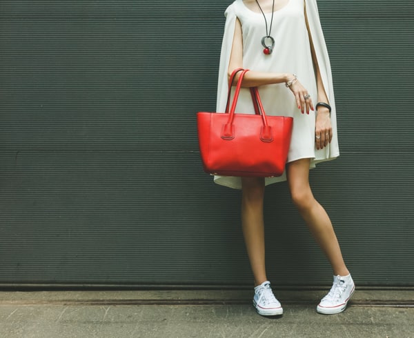 Outfits con zapatos blancos de mujer