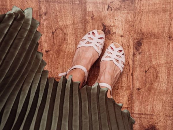 Zapatos combinar una falda plisada