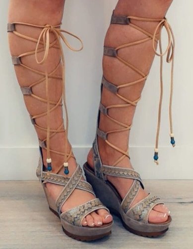 Cómo llevar las botas Nemonic Serpiente con un vestido