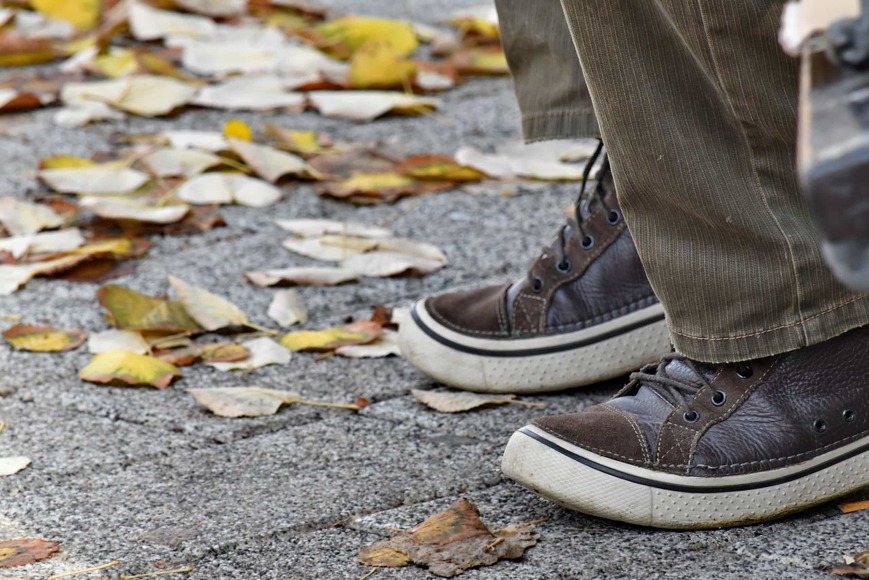 Zapatos caminar en la ciudad