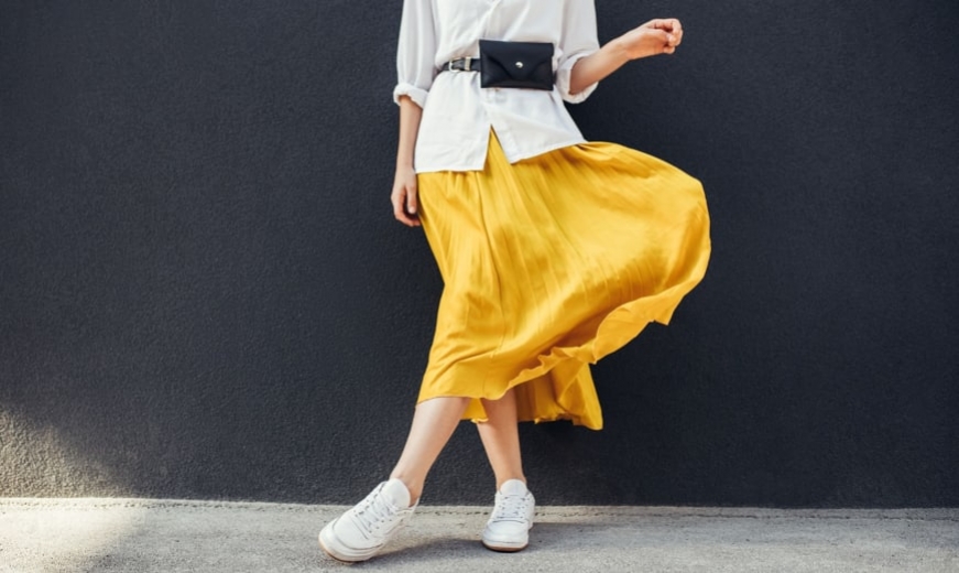 Combinar outfits con zapatos blancos de mujer