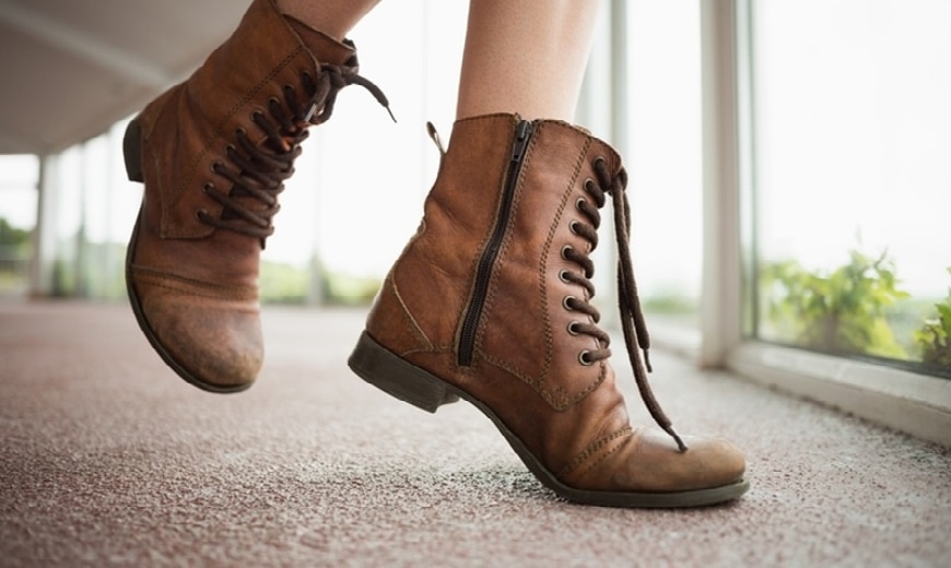 Cómo combinar botines marrones de mujer