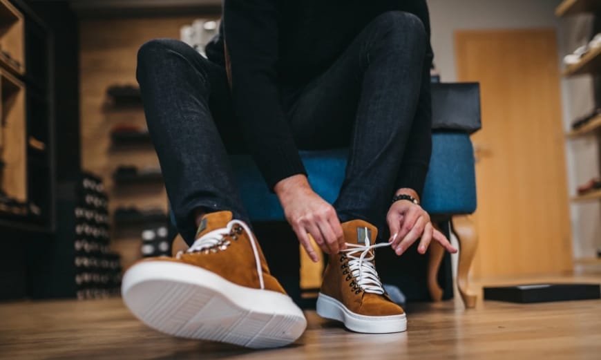 Cómo combinar colores de ropa y zapatos para hombre