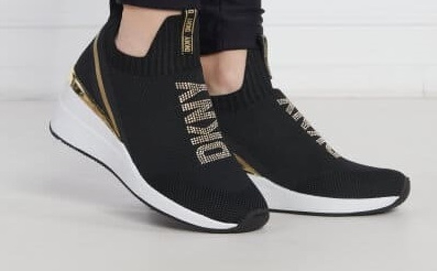 Ofertas en San Valentín: 15% de descuento adicional en nuestra zapatería