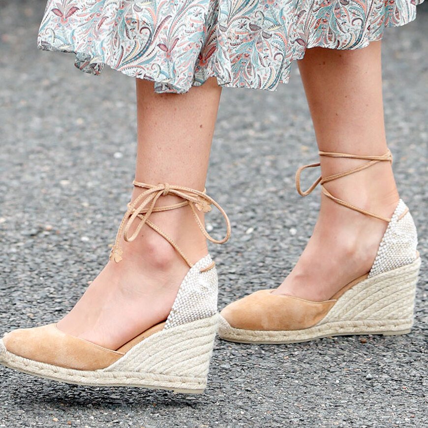 Zapatos de esparto con cuña: sandalias con plataform