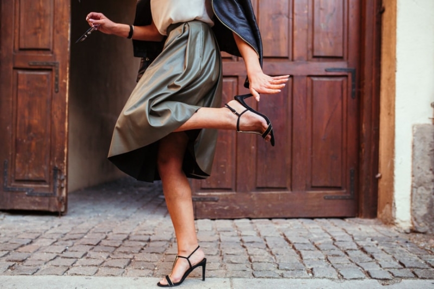 Zapatos de tacón para vestido largo